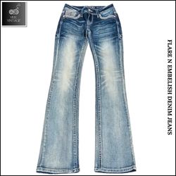 JEANS EN DENIM À ÉVASER ET À EMBELLIR