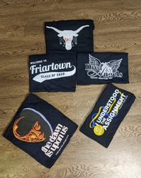 Bedruckte schwarze T-Shirts