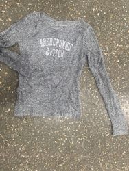 132 | Abercrombie & Fitch Sweater