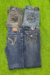 Y2K woman’s flared jeans