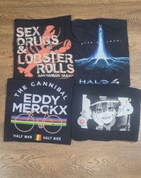 古いスタイルの黒いTシャツ