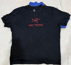 Arc'TeryxとBarbourのTシャツ