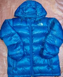 O casaco puffer The North Face com código