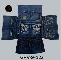 Streetwear Denim Mini Skirt – Timeless & Versatile..