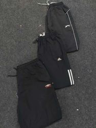 Pantaloni da ginnastica di marca