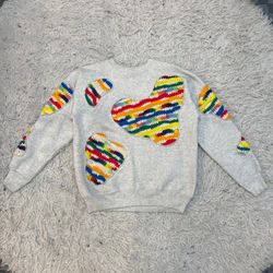 Upcycelte Sweatshirts mit Häkel-Patches