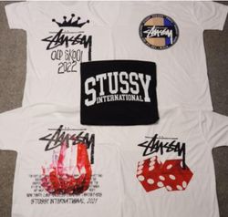 “StussyのリワークスタイルミックスデザインTシャツ”
