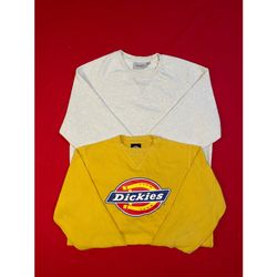 Suéter de gola redonda ou moletom Carhartt e Dicki..