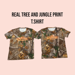 Camiseta de estampado de árbol real y selva.