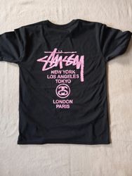 Stussy rework style world tour pink title black T-..