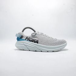 Ensemble de baskets Hoka one one de 20 pièces.