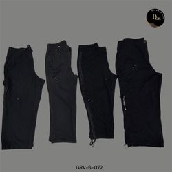 Black Y2K Cargo Capri Pants – Iconic 2000s Fashion..