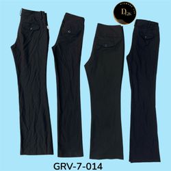 Schwarze Polyhose – zeitloser Y2K-Stil in einer sc..