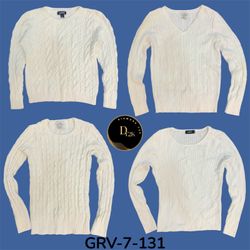 Classic White Cable Knit Sweater – Early 2000s Ess..