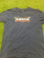 Levis t-shirts