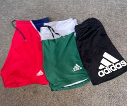アディダスショーツ