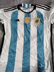 Adidas  t-shirt