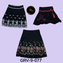 Women’s Black Cotton Skirt – Printed Retro Aesthet..