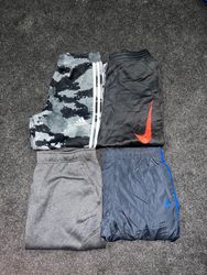 Pantalones de chándal mezclados de Nike y Adidas