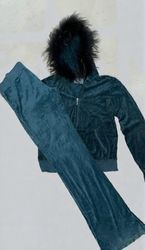 Tuta Juicy Couture con giacca di pelliccia