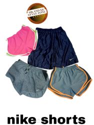 ナイキのショーツ メンズとウィメンズ