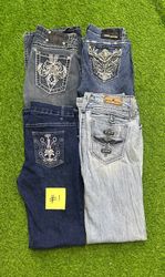 Y2K woman’s flared jeans