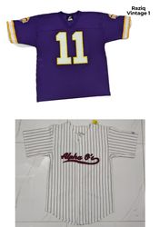 スポーツジャージとTシャツ