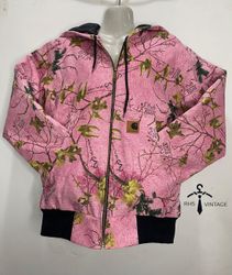 Chaqueta de jungla rosa estilo rework de Carhartt