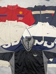 Tracksuits vintage et coupe-vents.