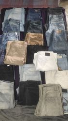 Baggy jeans style look