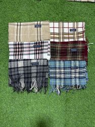 Cachecóis Burberry de marca 040