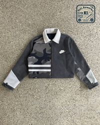 Jaqueta Camo Nike Cropped Reciclada