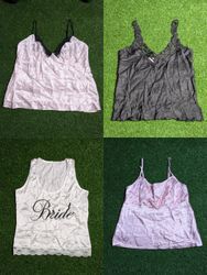 MAV#07 Ce sont des camisoles à dentelle et à fleur..