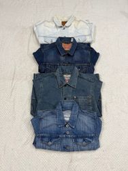 Giubbotti di denim con marchio