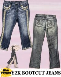 JEANS BOOTCUT CON BORDADOS PESADOS EMBELLECIDOS
