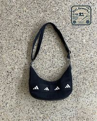 Upcycled Adidas Schultertasche