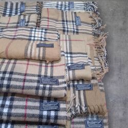 Burberry Scarves beige| Classic Check
