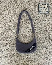 Nom : Sac à épaule Lacoste upcyclé