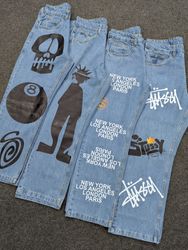 Pantalones de estilo rework de color azul claro es..