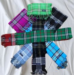 クラシカルなバーバリーのスカーフ