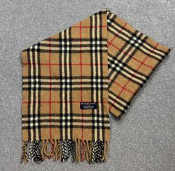 Vintage Burberry scarves 🧣 supreme premium stock
