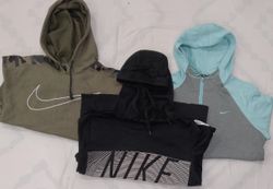 ZV0692 Nike トラック フーディ