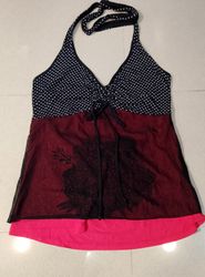 ダーカー トップス