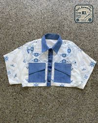 Chemise courte en tissu de table upcyclé