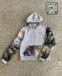 Felpa con cappuccio a manica a Tapestry riciclata