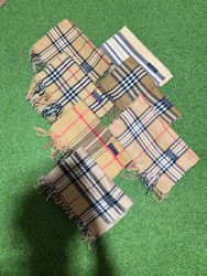 Écharpes Burberry beiges