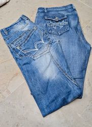 トレンディな刺繍入りジーンズ