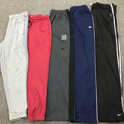 本物のNikeトラックパンツ