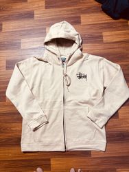 Stussy réinvente le style de hoodie zippé de toute..