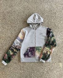 Moletom com Capuz de Tecido Reaproveitado